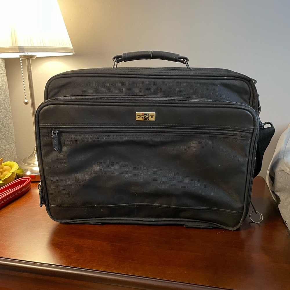 Laptop carry case